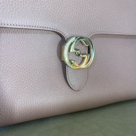 Elegant Pink Gucci Leather Handbag - Picture 2 of 4